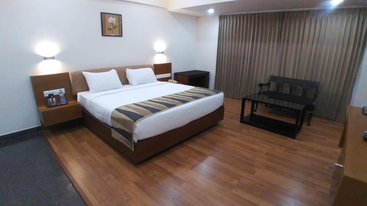 Malabar Residency Hotel Kannur Exterior photo